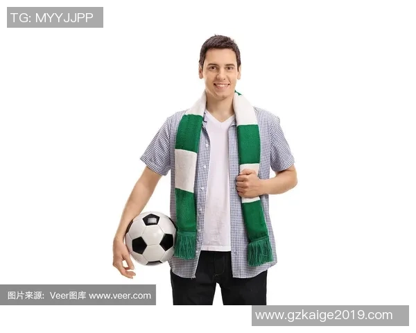 足球明星戴围脖的时尚瞬间展现个性与魅力的精彩图片合集